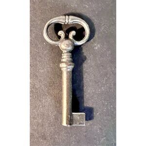 Vintage Brass Skeleton Key Ornate Top Bottom Has 5 1 On Key Tooth
